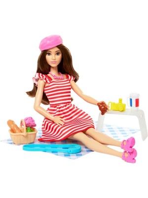 Barbie Dünyayı Geziyoruz Paris Macerası Bebek ve Aksesuar Seti HWH99