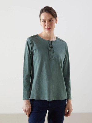 Bağlamalı Yaka Nakışlı Kadın Bluz  (S5)