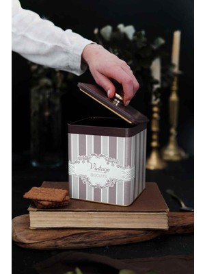 Evle ER023-3J Elegance Biscuits Desenli Kare Metal Saklama Kabı 12X12 cm