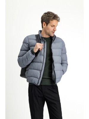 Kiğılı Çantalı Dik Yaka Fermuarlı Cepli Rüzgar Geçirmez Spor Şişme Mont