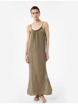 Aerobin Kumaş Bol Kalıp Fırfır Detaylı Ince Askılı Uzun Saten Elbise