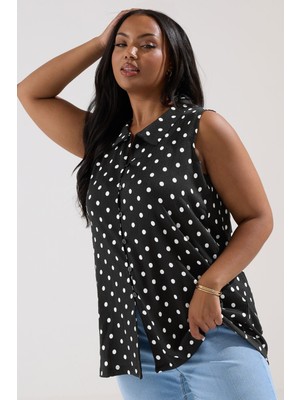 Büyük Beden Polo Yaka Sıfır Kol Düğmeli Puantiyeli T-Shirt 303958