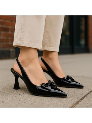 Kadın Fiyonklu Rugan Topuklu Ayakkabı – Neolit Taban Siyah