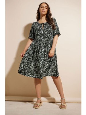 Büyük Beden Yakası Büzgülü Desenli Mini Elbise 304018