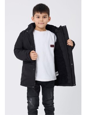 Montland Siyah Spor Erkek Çocuk Kapüşonlu Mont 3 Cep ile Su ve Rüzgar Geçirmez Kışlık Koruma