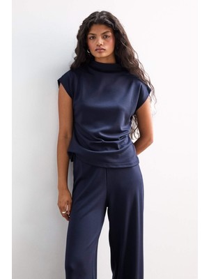 DeFacto Slim Fit Dar Kesim Yarım Balıkçı Yaka Pike Kolsuz Bluz F7760AX25AU