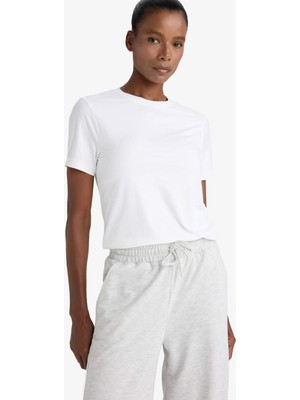 DeFacto Standart Fit Bisiklet Yaka Sporcu Basic Düz Kısa Kollu Beyaz Tişört D2296AX25AU