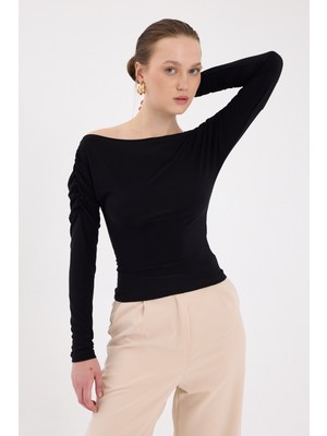 Siyah Kayık Yaka Kol Büzgülü Bluz 2433