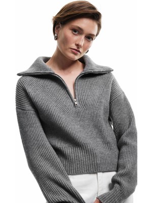 Uzun Kollu Dik Yaka Yarım Fermuarlı Triko Kazak