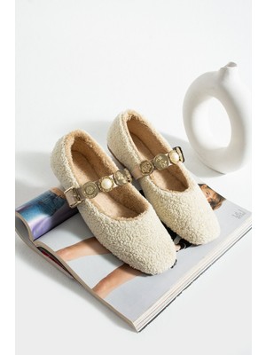 Slipcat Kadın Krem Peluş Ev Babet Düz Taban Toka Detaylı Konforlu ve Şık Tasarım