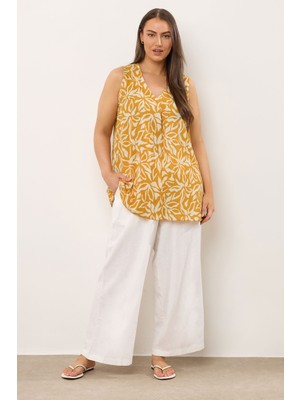 Büyük Beden V Yaka Sıfır Kol Çiçek Desenli Asimetrik Kesim T-Shirt 616295