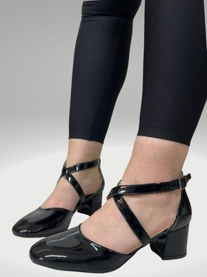 Günlük Kadın Klasik Topuklu Bilekten Bağlı Kalın Topuklu Oval Burunlu Çapraz Bantlı Abiye Ayakkabı 106