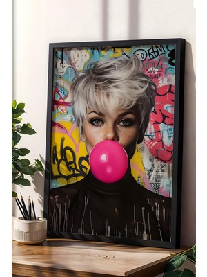 Pembe Sakız Balonu Patlatan Kadın Grafiti Çerçeveli Tablo - Pop Art Poster Tablo