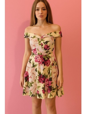 Çiçek Desenli Kayık Yaka Şık Elbise