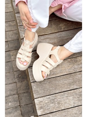 Oneyas Mat Deri Kadın Topuklu Sandalet Bej