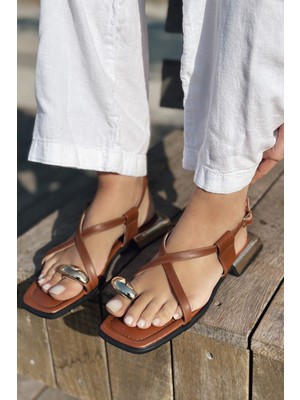 Sewons Mat Deri Toka Detaylı Kadın Sandalet Taba
