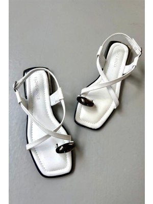 Sewons Mat Deri Toka Detaylı Kadın Sandalet Beyaz
