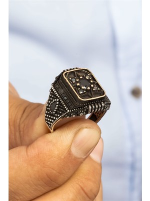 Kare Model Siyah Zirkon Taşlı İşlemeli Gümüş Erkek Yüzük