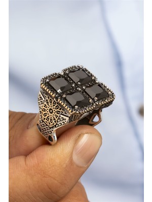 Kare Siyah Taşlı Otantik Gümüş Erkek Yüzük