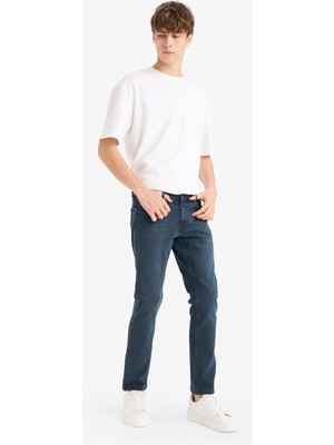 DeFacto Pedro Slim Fit Dar Kalıp Normal Bel Dar Paça Jean Pantolon R8791AZ25AU