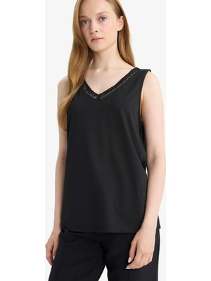 DeFacto Dantel Detaylı V Yaka Atlet F9396AX25HS