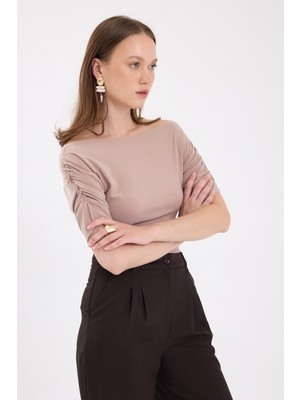 Bej Kayık Yaka Kol Büzgülü Bluz 2515