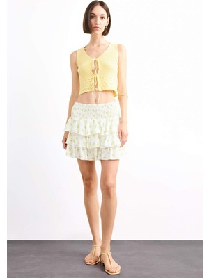 DeFacto Beli Lastikli Çiçek Desenli Volanlı Mini Etek F7905AX25SM