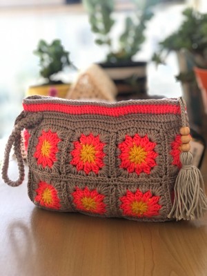 Kadın Motifli El Örgüsü Neon Çanta , Handmade, kişiye özel tasarım, tığ işi, neon renk çanta, makyaj çantası, püskü detaylı motif çanta , Günlük kullanım, şık çanta
