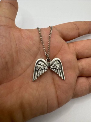 Melek Kanadı Desen Unisex Kolye – Metal  Zincirli Zarafet ve Koruyucu Enerji Temalı Aksesuar