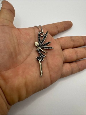 Çiçek Perisi Desen Unisex Kolye – Metal  Zincirli Doğadan Ilham Alan Masalsı Tasarım