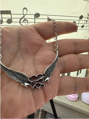 Angel Wings Kırmızı Kalp Desen Unisex Kolye – Tutku ve Koruma Sembolü