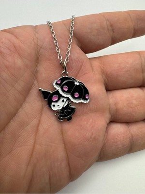 Anime Kuromi Siyah Şemsiyeli Desen Kolye – Metal  Zincirli Gotik ve Sevimli Takı