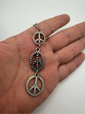 Üçlü Peace Barış Sembolü Unisex Kolye – Metal  Zincirli, Alt Alta Dizilmiş Zamak Metal Anlamlı Takı