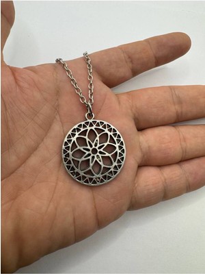 Lotus Çiçeği Madalyon Unisex Kolye – Metal  Zincirli, Zarif Tasarım