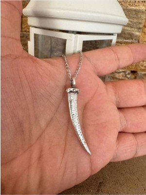 Kılıç Desen Unisex Kolye – Metal  Zincirli Güç ve Onur Temalı Savaşçı Tasarım Açıklama: