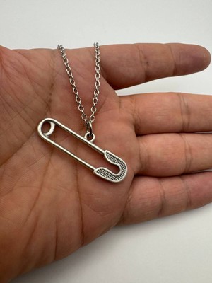 Çengelli Iğne Desen Terzi Kolye – Metal  Zincirli Zamak Kaplama Unisex
