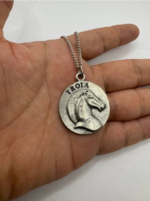 Troia Yuvarlak Desen Unisex Kolye – Metal  Zincirli, Antik Tasarım