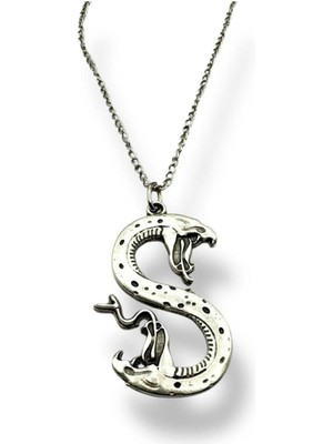 Yılan Desen S Harfi Kolye – Güç ve Dönüşüm Sembolü Unisex Tasarım