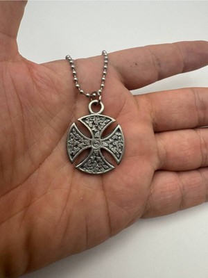 Yuvarlak Çerçeveli Haç Desen Unisex Kolye – Metal  Zincirli, Gotik & Minimal Metal Takı