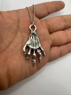 Kurukafa ve El Desen Unisex Kolye – Gotik ve Asi Tarzın Temsilcisi - Metal  Zincir