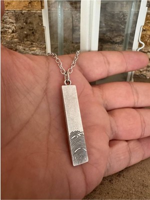 Parmak Izi Desen Unisex Kolye – Metal  Zincirli, Kimlik ve Eşsizlik Temalı Tasarım