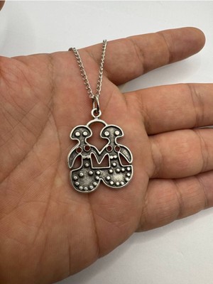 Sevgiliye Özel Kalp Desen Ikili Kolye – Gümüş Renk Zamak Unisex Aşk Temalı Takı Seti