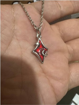 Gothic Red Star Unisex Kolye – Karanlık Işıltının ve Gücün Simgesi