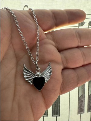 Gotik Siyah Kadın Kalp Kanat Detaylı Unisex Kolye – Karanlığın Zarafeti