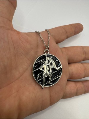 Gölgede Savaş – Siyah Dövüşen Adamlar Desen Unisex Kolye (Metal  Zincirli)