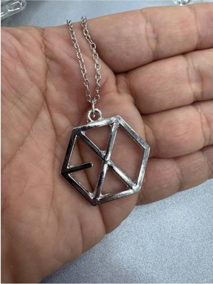 Exo Metal Kolye – Metal  Zincir | Unisex K-Pop Fan Aksesuarı