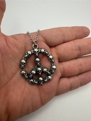 Kuru Kafa ve Barış Simgesi Desen Kolye – Metal  Zincirli Zamak Kaplama Unisex Gotik Tasarım