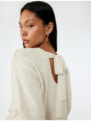 Uzun Kollu Bisiklet Yaka Arkası Fiyonk Detaylı Triko Kazak