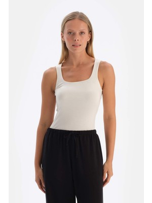 Ekru Derin U Yaka Atlet