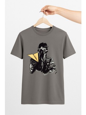 Vecihi Geliyor Pilot ve Kağıt Uçak Silüeti Unisex Tshirt Pilot - Havacı - Uçak Tutkunu